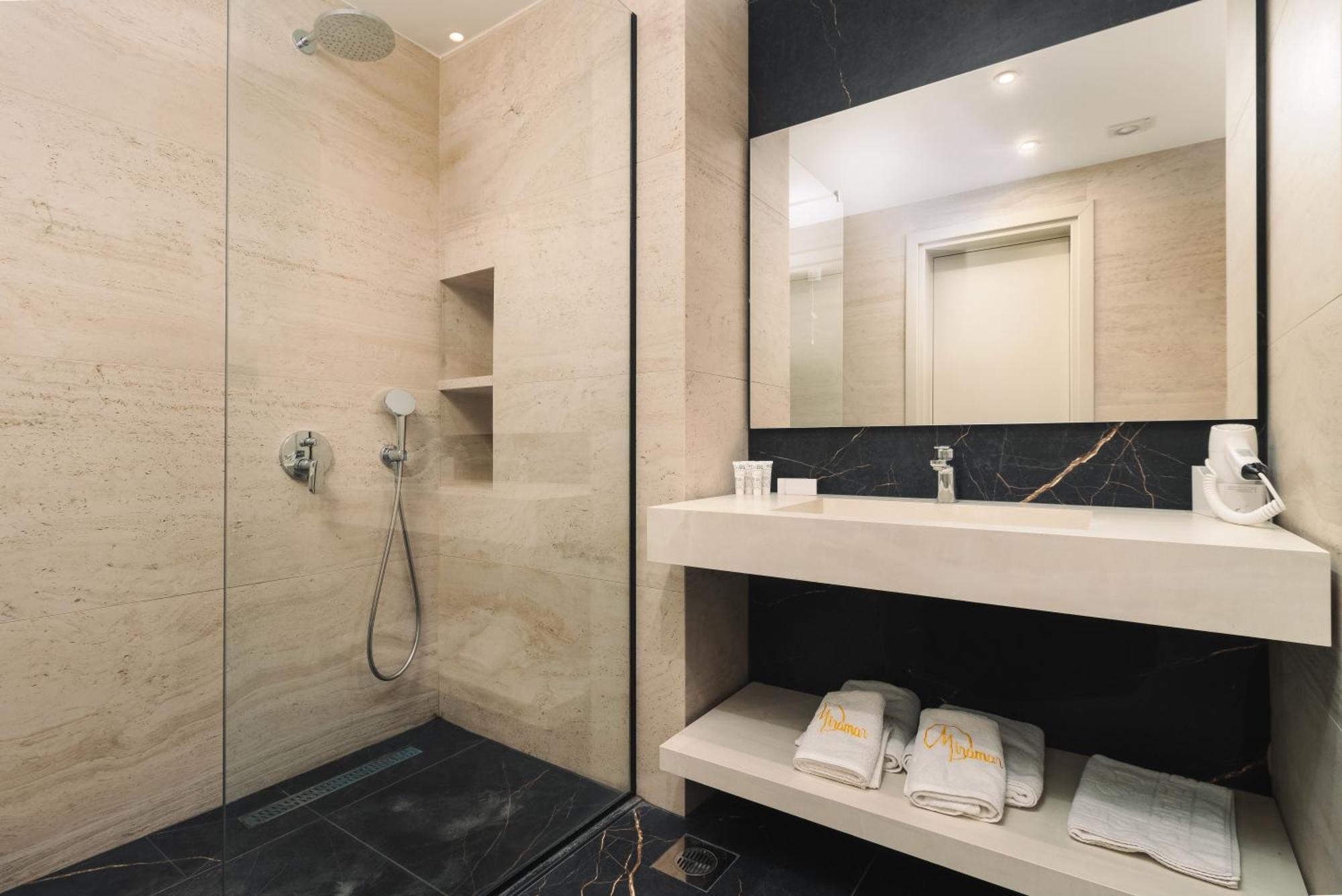 Miramar Hotel อุลซิน ภายนอก รูปภาพ